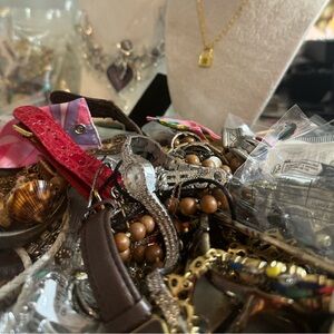 Jewelry Item On Screen